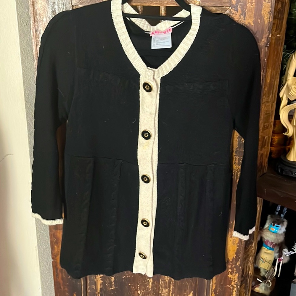 Women’s black and tan sweater size large knit wit brand preowned condition